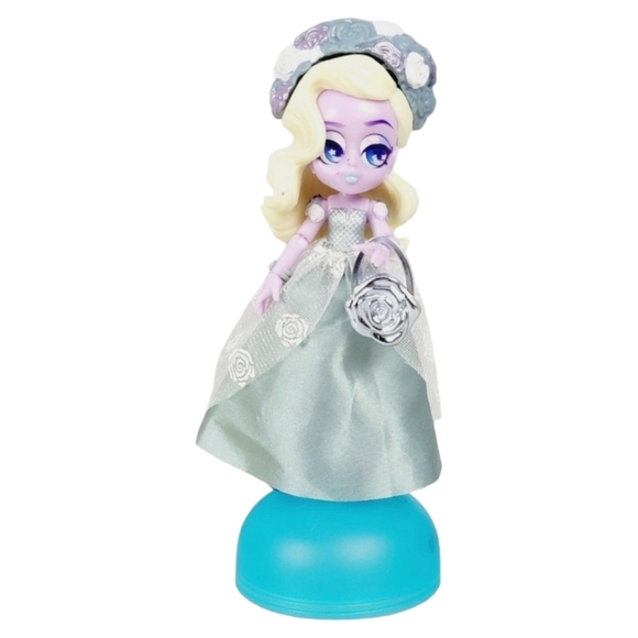 Capsule Chix Fashion Dolls Lot of 4 with Clothes & Accessories - Moose - Picture 8 of 9